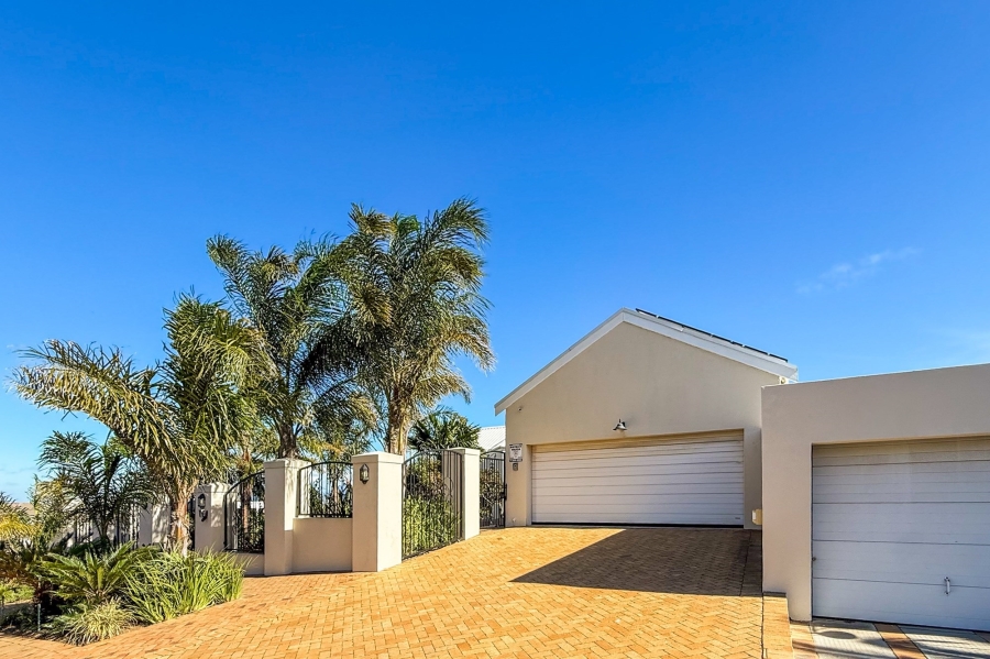 5 Bedroom Property for Sale in Plattekloof Western Cape